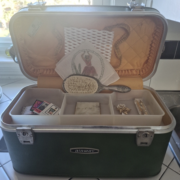 Vintage Green Airway Train Case